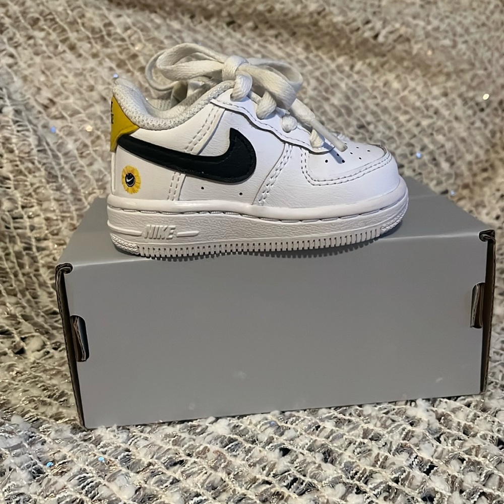 3C Nike Air Force 1 LV8 (TD) great condition